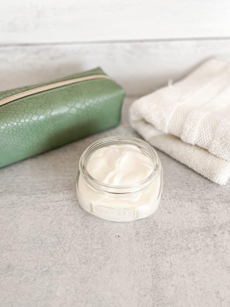 Homemade Makeup Remover with Coconut Oil and Tallow (1) Homemade Makeup Remover with Coconut Oil and Tallow (1)