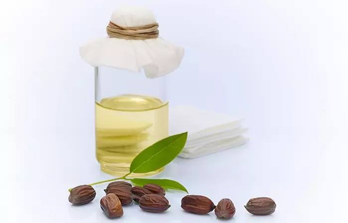 5 Best DIY Makeup Removers - Step-By-Step Tutorials (8)