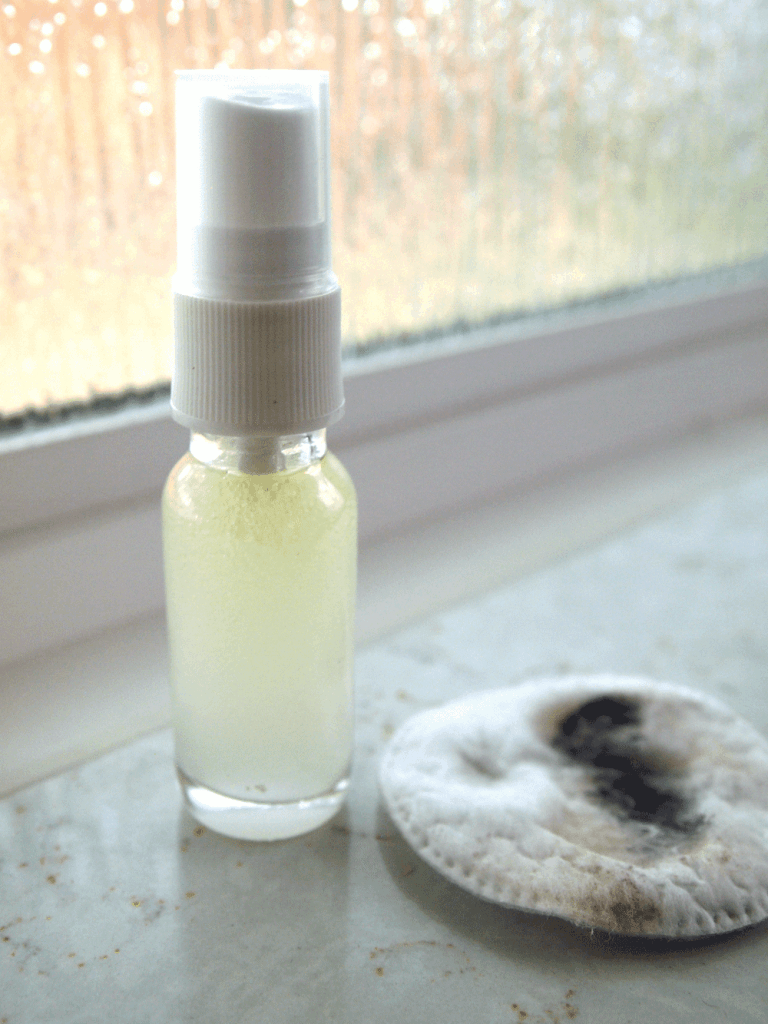The Best DIY Eye Makeup Remover (Works for Mascara too!) (1)