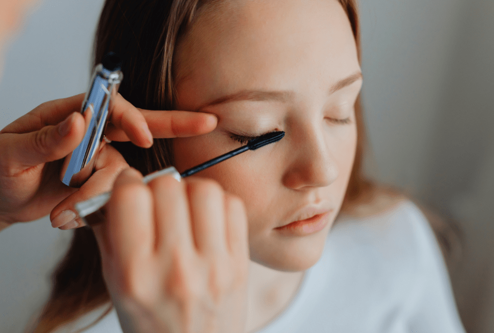 How to Remove Waterproof Mascara - Glamour 'n Glow (3)