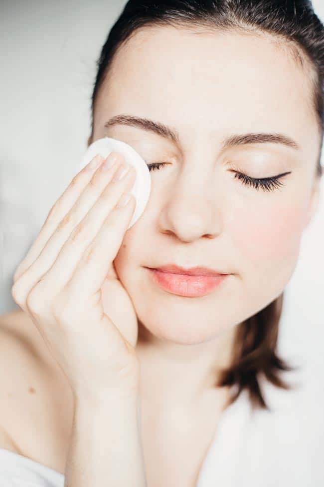 Effortlessly Remove Makeup with 10 DIY Solutions (1)