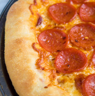 The Perfect Homemade Pizza Sauce ~ Recipe | Queenslee Appétit (7) The Perfect Homemade Pizza Sauce ~ Recipe | Queenslee Appétit (7)